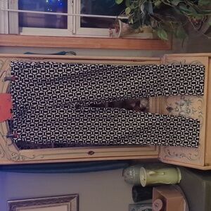 Geometric Black and White Women's Gorgeous Pants with Pockets